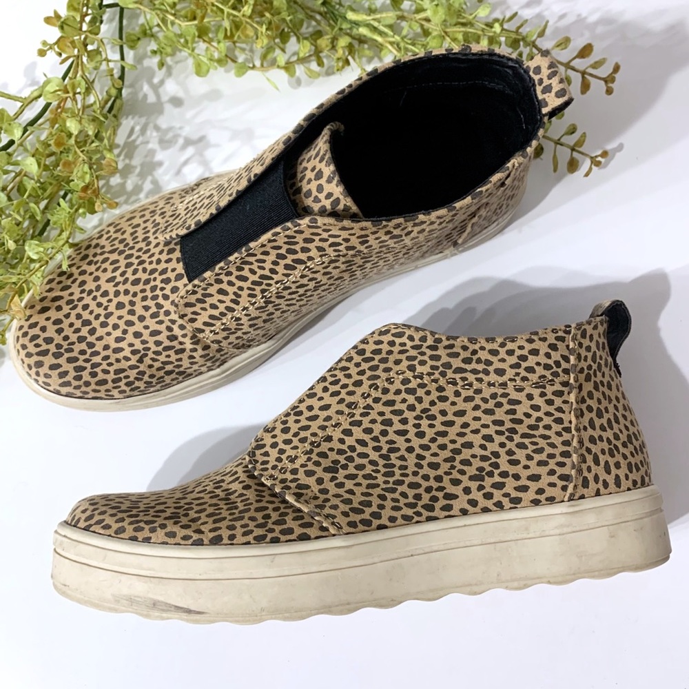 Universal Thread Spotted Thick Sole Sneakers - image 1